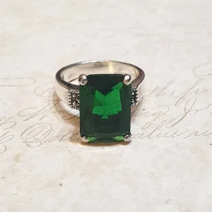 The Duchess Solitaire Emerald Green Ring